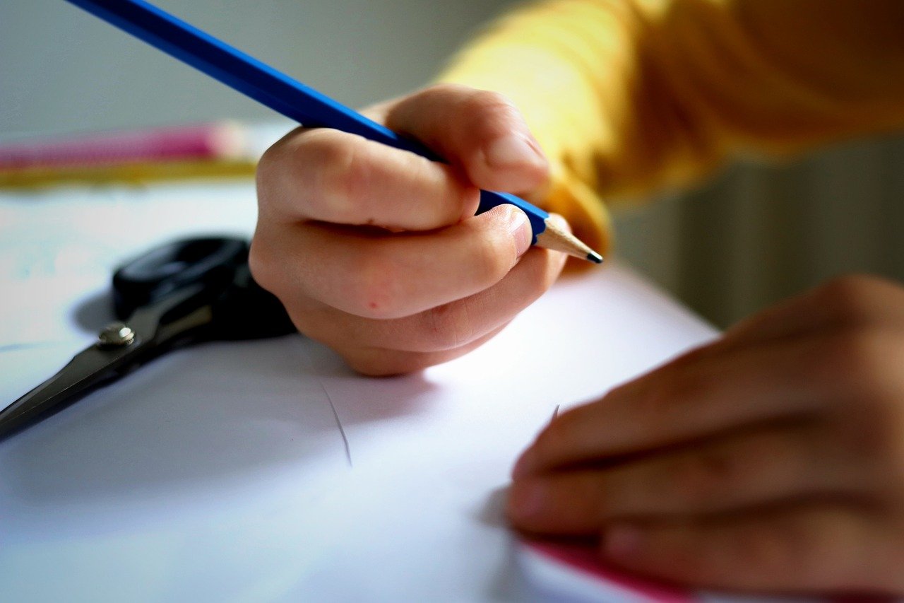 Jak wygląda edukacja domowa? Zasady, wyzwania i korzyści